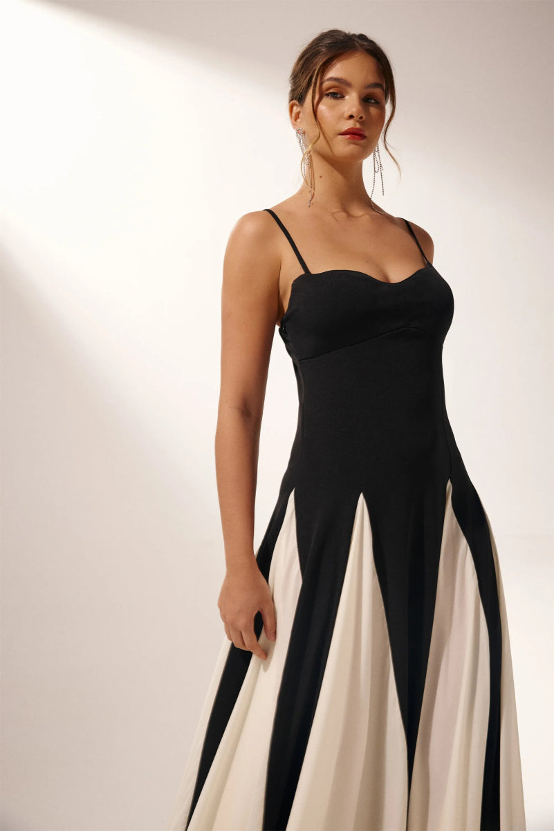 Elara Sweetheart A-Line Maxi Dress